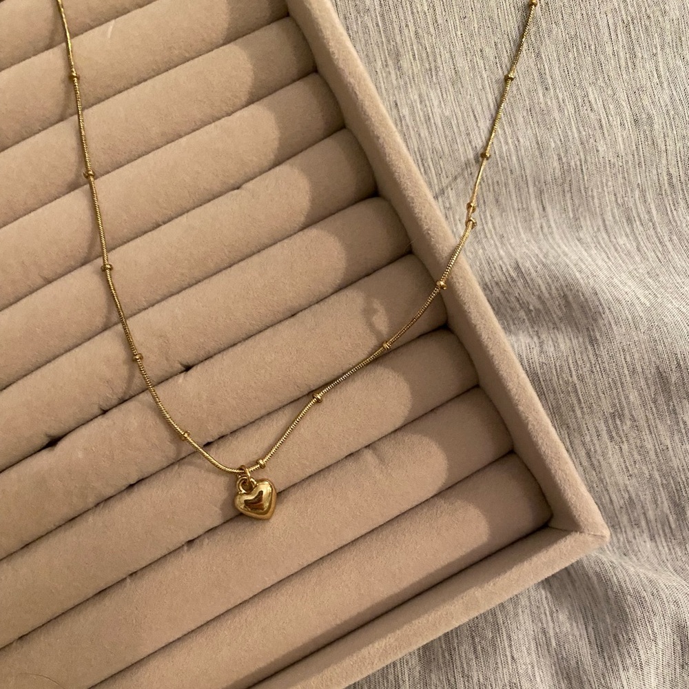 H&M heart necklace